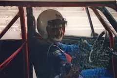 Carlos solo dentro